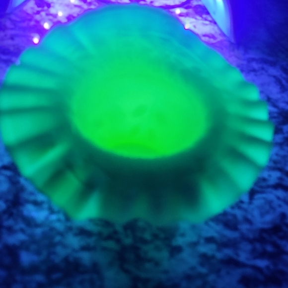 Antique Fenton Blackberry Spray - Picture 2 of 15